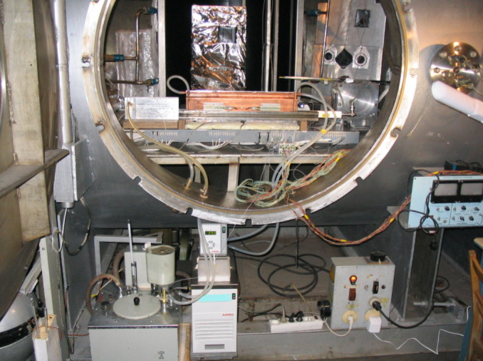 Test space-used heat pipes mounted in the pressure chamber